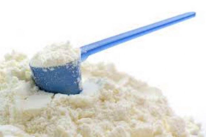 رئیس انجمن صنفی گاوداران در گفت وگو با خبرنگاران: دپوی 10 هزار تن شیرخشک در انبار ها، قیمت شیرخشک کاهش یافت