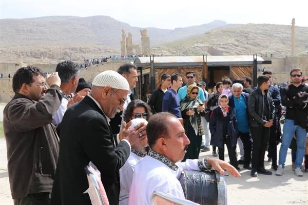 رضایت گردشگران از خدمات نوروزی در میراث جهانی تخت جمشید