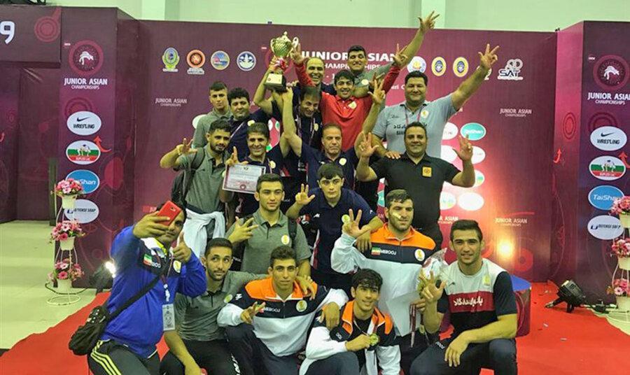 کشتی فرنگی جوانان آسیا؛ تیم ایران به عنوان قهرمانی رسید
